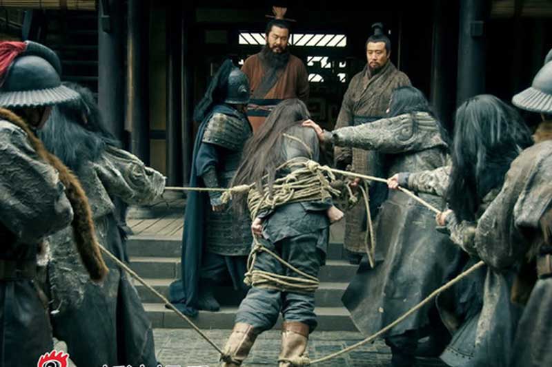 Không chỉ trừ khử, Tào Tháo còn làm điều man rợ này với cả Lữ Bố khiến người đời kinh hãi