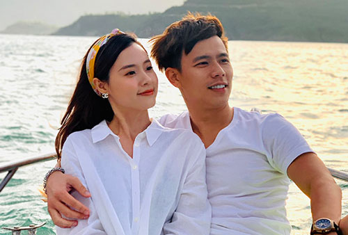 Midu quấn quýt Trần Anh Huy ở Nha Trang
