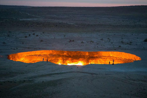 Hé lộ câu chuyện ít người biết về ngọn lửa 50 năm của "Cổng địa ngục"