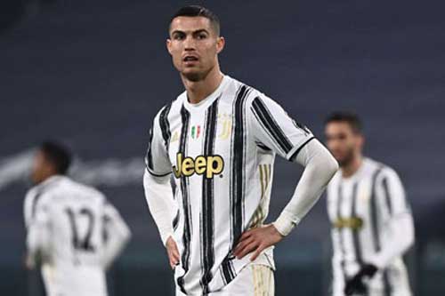 Juventus thảm bại 0-3 trước Fiorentina