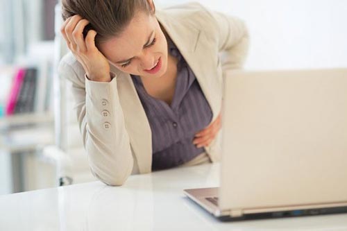 Vì sao thường đau dạ dày về đêm và sáng sớm?