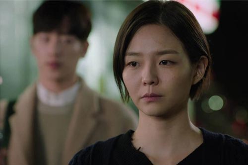 Con trai cặp bồ mẹ chồng bênh chằm chặp, nàng dâu liền hành động mạnh tay khiến bà sốc không đứng vững, cả nhà chồng nháo nhác giữa đêm khuya