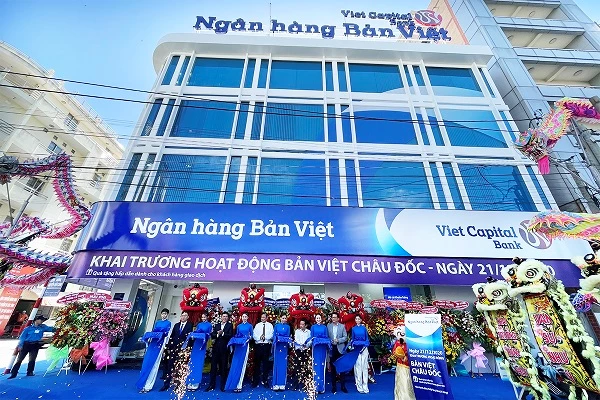 Ngân hàng Bản Việt tưng bừng khai trương hoạt động của đơn vị mới tại Châu Đốc, đây là đơn vị thứ 4 tại tỉnh An Giang.