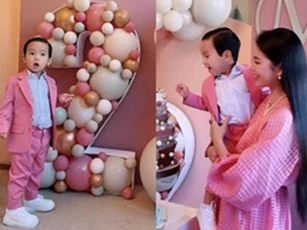 Phạm Hương làm sinh nhật cho con trai