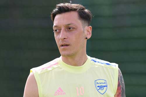 Oezil nói không với đề nghị chuyển từ Arsenal sang Tottenham