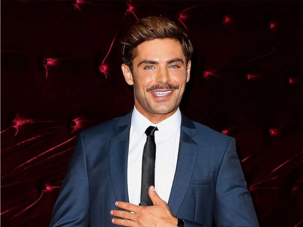 Zac Efron có mối quan hệ nổi tiếng với bạn diễn Vanessa Hudgens trong "High School Musical", tuy nhiên cặp đôi đã chia tay vào năm 2010. Sau đó dù liên quan tới rất nhiều chuyện tình nhưng nam diễn viên 33 tuổi vẫn chưa tìm được ý trung nhân.