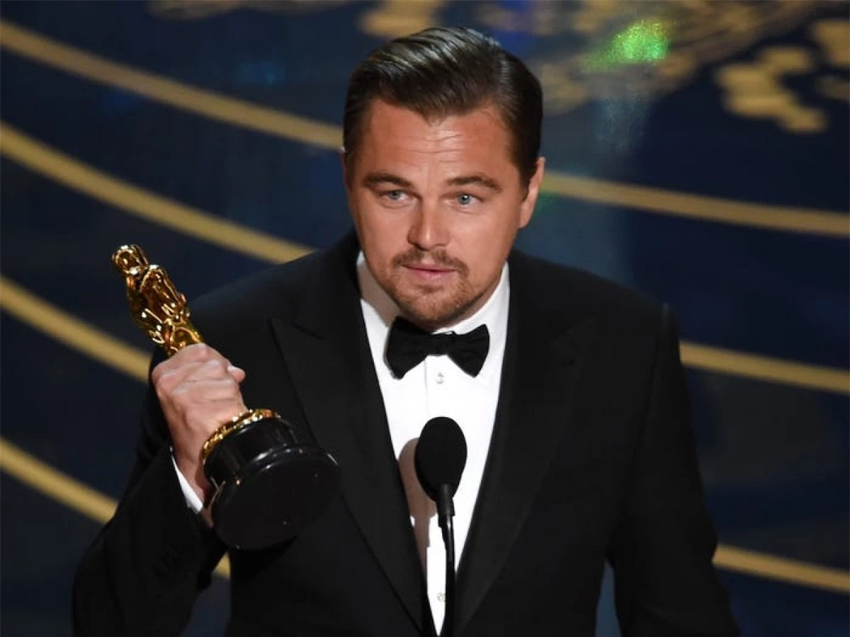 Leonardo DiCaprio nổi tiếng với những câu chuyện tình lãng mạn trên phim, nhưng ngoài đời có lẽ anh chưa tìm được tình yêu đích thực. Năm nay 46 tuổi, anh được cho là đang hẹn hò với Camila Morrone - một cô gái mới chỉ 23 tuổi.