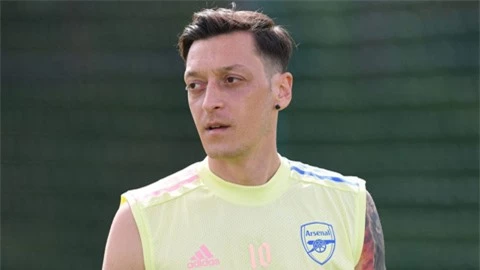 Oezil nói không với đề nghị chuyển từ Arsenal sang Tottenham