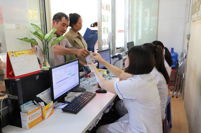 Tấm thẻ BHYT như 'bùa hộ mệnh' của người bệnh