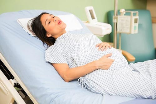 4 nguyên nhân khiến cho mẹ bầu vượt cạn khó khăn, tốn nhiều sức lực