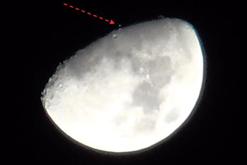 Bí ẩn vật thể lạ di chuyển lơ lửng trên Mặt Trăng