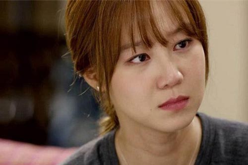 Trách mẹ chồng bất cẩn đánh đổ canh ra sàn nhà, tôi đâu ngờ lại phát hiện ra tình trạng bất ổn của bà