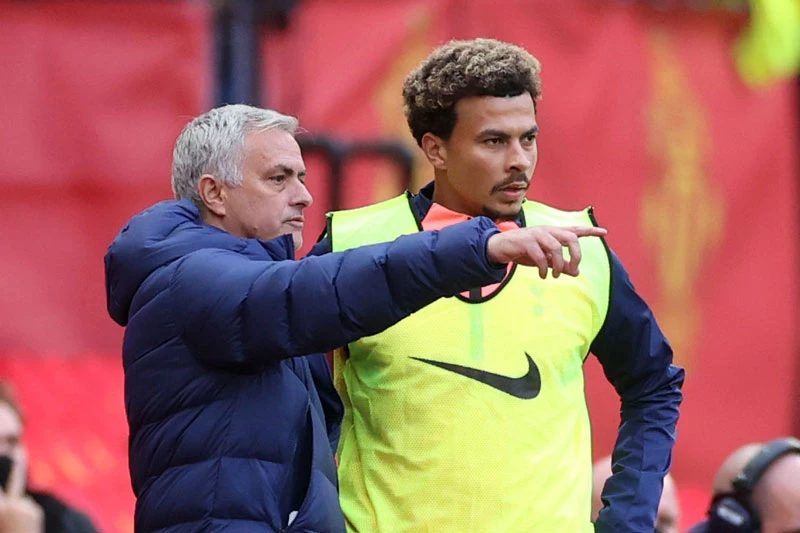 Mourinho và Dele Alli. Mourinho và Dele Alli.
