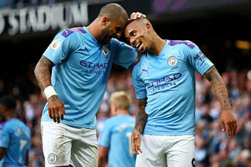 Walker và Jesus dương tính Covid-19, Man City nguy cấp