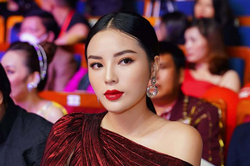 Lý Nhã Kỳ, Nguyễn Cao Kỳ Duyên quyến rũ hết cỡ khi ngồi ghế giám khảo