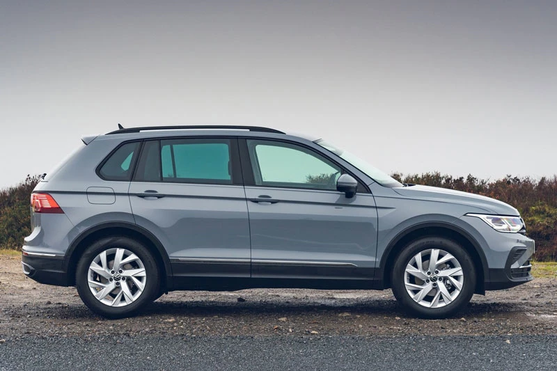 4. Volkswagen Tiguan (doanh số: 209.785 chiếc).