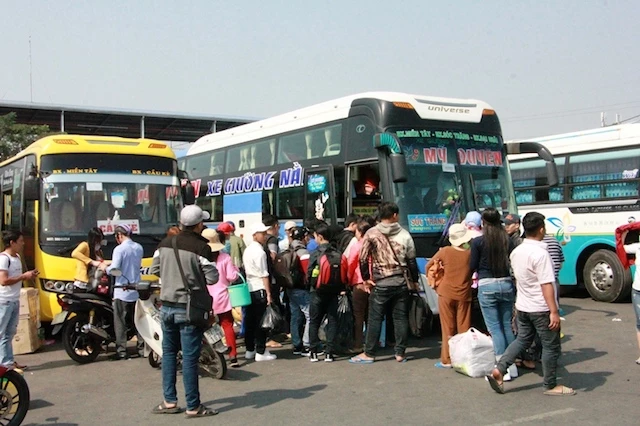 Hai bến xe lớn nhất TPHCM không tăng giá vé xe khách dịp Tết Dương lịch 2021. Hai bến xe lớn nhất TPHCM không tăng giá vé xe khách dịp Tết Dương lịch 2021.