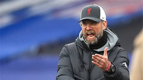 Klopp mỉa mai cựu tiền vệ Bayern để bảo vệ HLV tạm quyền của Dortmund