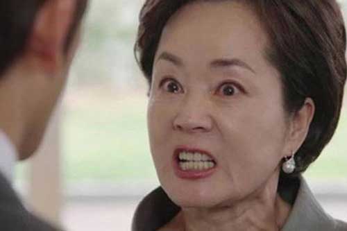 Đang hí hửng chờ ngày tổ chức đám cưới, bỗng dưng bà nội "phán" một câu khiến tôi cay đắng uất hận