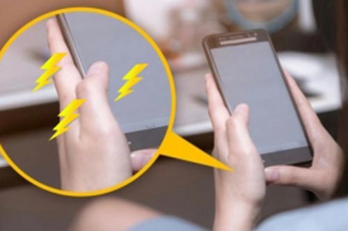 Dùng điện thoại quá lâu bạn sẽ gặp phải 5 kiểu chấn thương, ai cũng mắc ít nhất 1 cái