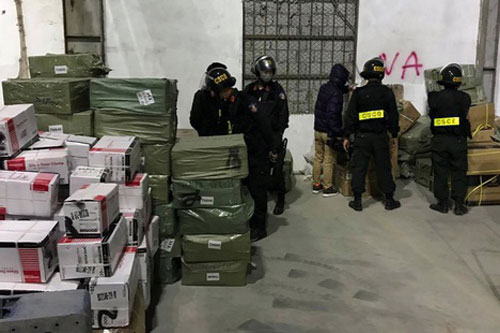 Bắt 10 đối tượng buôn lậu số lượng hàng hóa "khủng" qua biên giới