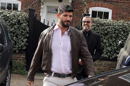 Bạn trai vẫn suy sụp sau 4 năm giọng ca 'Last Christmas' qua đời