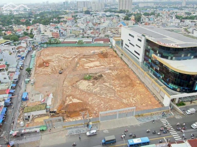 Với giá dự kiến 4.000 USD/m2, căn hộ King Crown Infinity (Thủ Đức, TP.HCM) do Công ty Cổ phần Đầu tư Thương mại Dịch vụ Gia Khang làm chủ đầu tư và Công ty cổ phần Bamboo Capital (Bamboo Capital Group) là đơn vị phát triển dự án đang gây xôn xao trên thị trường. Mức giá được xem là cao nhất từ trước đến nay tại Thủ Đức, ngang bằng với giá bán căn hộ tại khu đô thị mới Thủ Thiêm (quận 2, sát bên trung tâm quận 1). Với giá dự kiến 4.000 USD/m2, căn hộ King Crown Infinity (Thủ Đức, TP.HCM) do Công ty Cổ phần Đầu tư Thương mại Dịch vụ Gia Khang làm chủ đầu tư và Công ty cổ phần Bamboo Capital (Bamboo Capital Group) là đơn vị phát triển dự án đang gây xôn xao trên thị trường. Mức giá được xem là cao nhất từ trước đến nay tại Thủ Đức, ngang bằng với giá bán căn hộ tại khu đô thị mới Thủ Thiêm (quận 2, sát bên trung tâm quận 1).