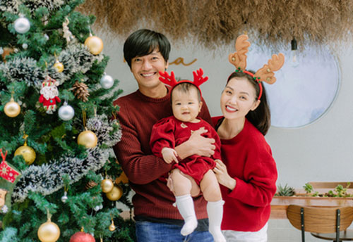 Quang Tuấn - Linh Phi đón Giáng sinh bên con gái