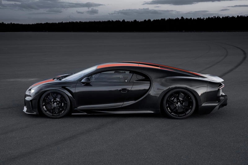 1. Bugatti Chiron Super Sport 300 (giá khởi điểm: 3,9 triệu USD).