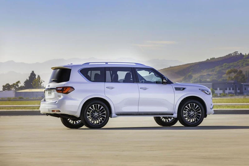 10. Infiniti QX80 2020 (khoảng sáng gầm: 234 mm).