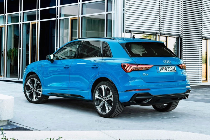 2. Audi Q3 2021 (giá khởi điểm: 36.000 USD, điểm tổng thể: 8,3/10).