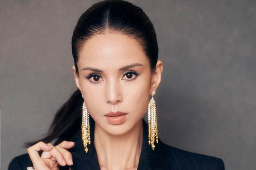 Lý Nhược Đồng phát hành tự truyện, nói về mối tình điên cuồng với doanh nhân giàu có