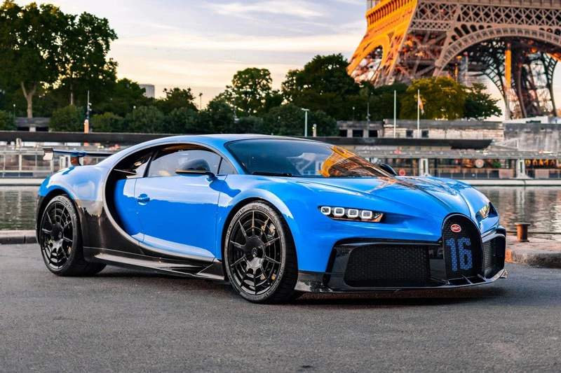 =2. Bugatti Chiron Pur Sport (giá khởi điểm: 3,6 triệu USD). 