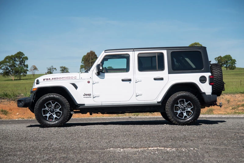 =3. Jeep Wrangler Rubicon 2020 (khoảng sáng gầm: 274 mm).