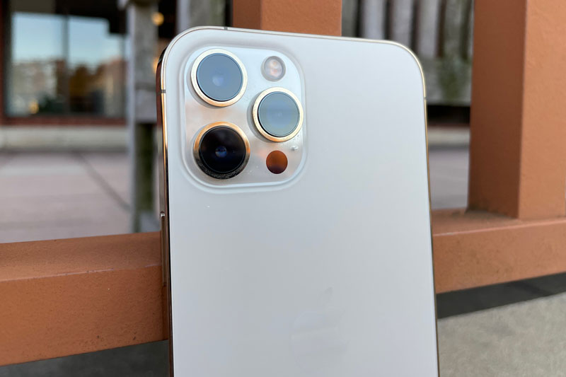 Giá iPhone 12 Pro Max xách tay tụt dốc thấp hơn hàng chính hãng