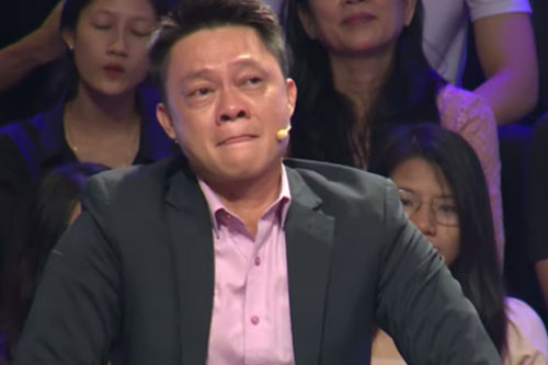BTV Quang Minh bật khóc trên trên sóng truyền hình
