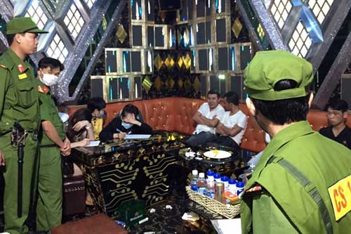 Quảng Nam: 27 nam, nữ dương tính với ma túy trong quán karaoke