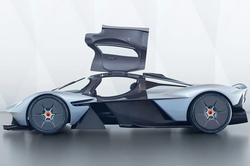 6. Aston Martin Valkyrie (giá khởi điểm: 3,2 triệu USD). 