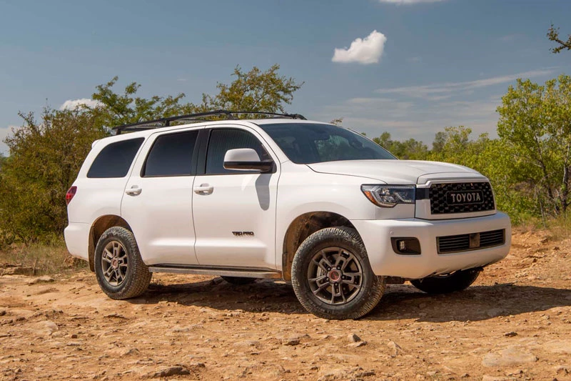 6. Toyota Sequoia 2020 (khoảng sáng gầm: 251 mm).