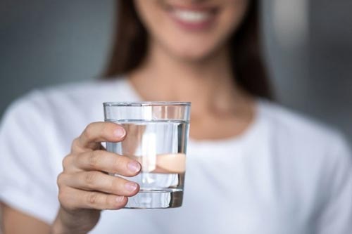 Uống 1 cốc nước lọc khi đói lợi đủ đường, 3 loại dù thèm cũng không nên uống