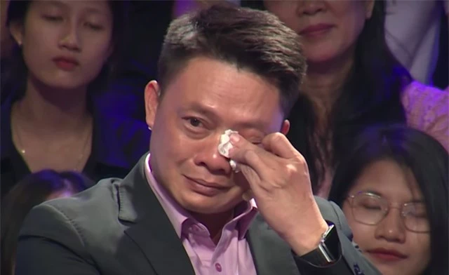 BTV Quang Minh bật khóc trên trên sóng truyền hình - 3