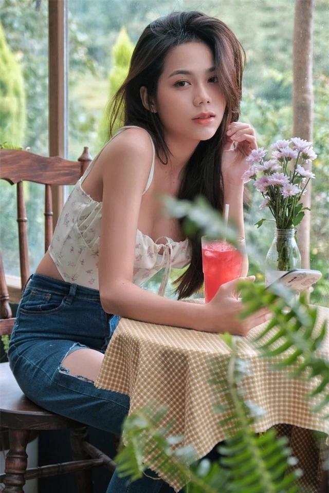 Hot girl giống diễn viên nổi tiếng Thái Lan khoe ảnh gợi cảm đón Giáng sinh - 12