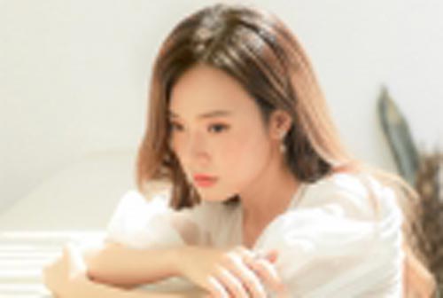 Midu xúc động chia sẻ về một năm khó khăn đến mức từng giam mình trong phòng vì stress