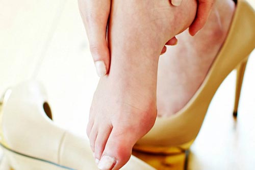 Mang giày cao gót - đẹp, thanh lịch nhưng nếu lạm dụng tác hại khó lường