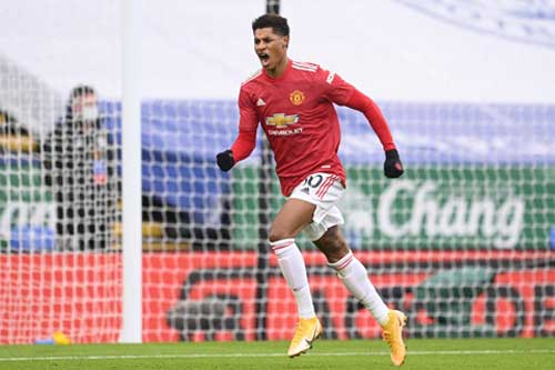 Rashford bỏ lỡ cơ hội ghi bàn khó tin trong ngày lễ tặng quà