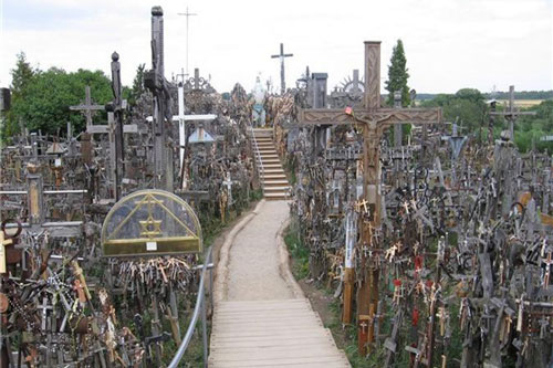 'Lạnh gáy' nhìn ngọn đồi như mê cung có 200.000 thánh giá