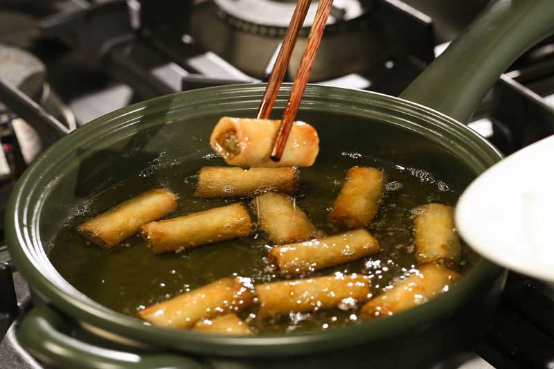 Những sai lầm tai hại khi dùng dầu ăn mà nhiều bà nội trợ Việt phạm phải