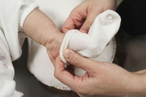 4 trường hợp trẻ nhất định phải đi tất, mẹ có con nhỏ nên nhớ kỹ