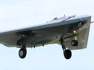 UAV Okhotnik thử nghiệm tấn công mục tiêu trên không vào năm 2021