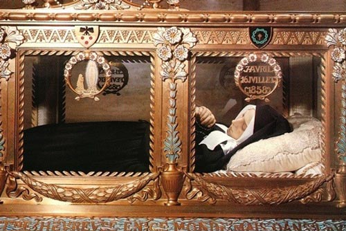 Hiện tượng xác chết không phân hủy ẩn chứa bí ẩn gì?